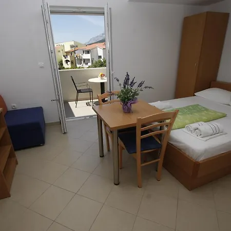 Neva Apartament