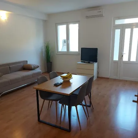 Neva Apartament