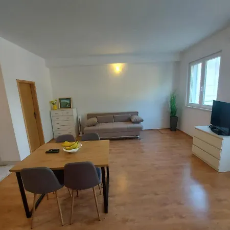 Apartment Neva *