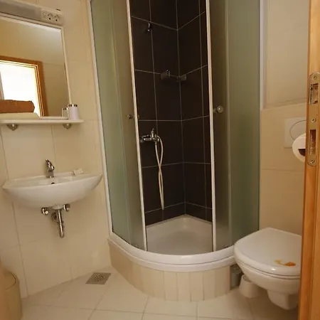 Отель Neva Макарска