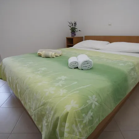 Neva Макарска