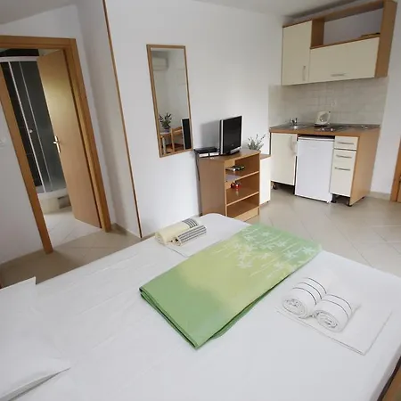 Neva * Макарска