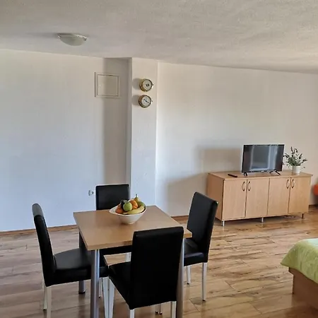 Neva * Макарска